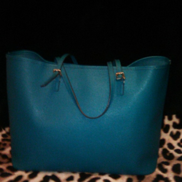 CCO - Michael Kors Large Travel Jet Set Purse - Picture 4 of 7